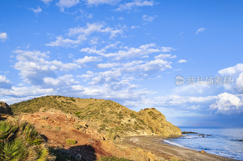 Playa del Sombrerico，西班牙安达卢西亚的一个偏远海滩